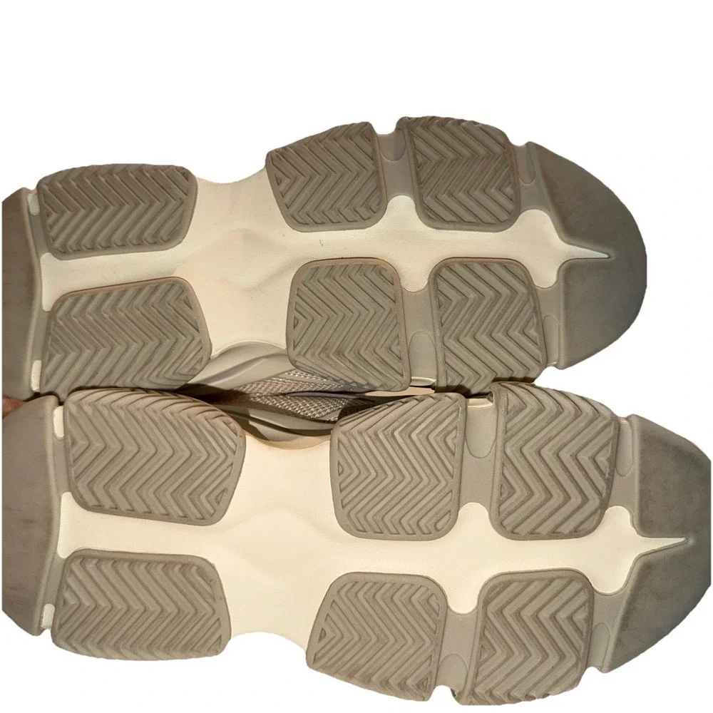 NEW Steve Madden 11 M Women's Possession‎ Sneaker Taupe/Suede IN BOX